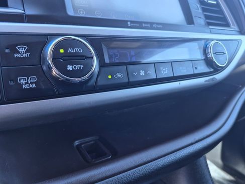 Used 2018 Toyota Highlander XLE image 27