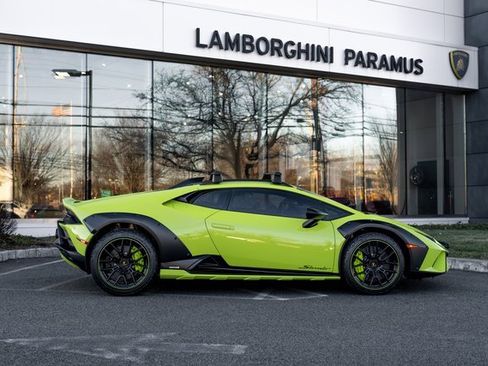 Used 2024 Lamborghini Huracan Sterrato image 17