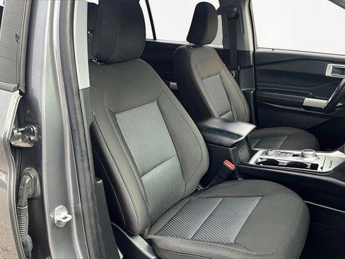 Used 2022 Ford Explorer XLT image 7