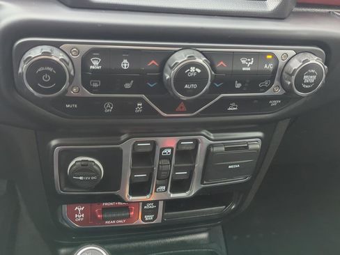 Used 2022 Jeep Wrangler Unlimited Rubicon w/ LED Lighting Group AWD/4WD image 23