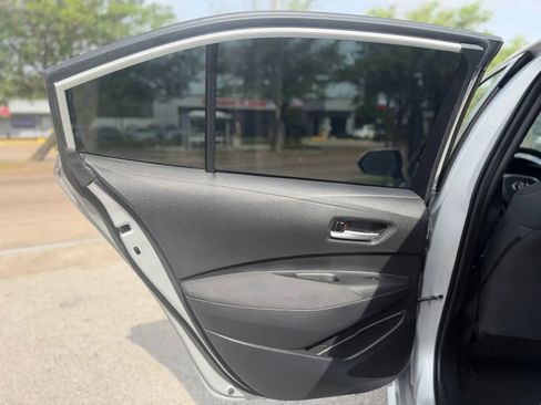 Used 2021 Toyota Corolla LE FWD image 17