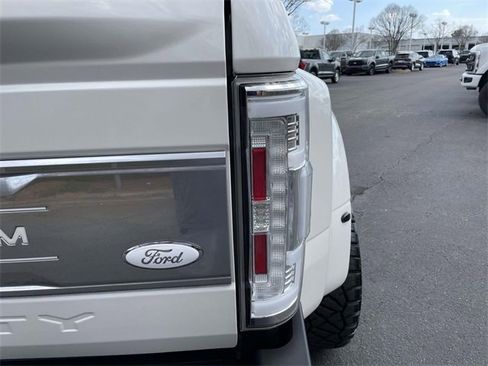 Certified 2019 Ford F350 Platinum w/ Platinum Ultimate Package image 35