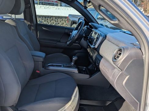 Certified 2019 Toyota Tacoma TRD Off-Road w/ Technology Package image 21