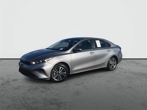 Used 2023 Kia Forte LXS image 4