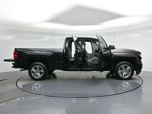 Used 2018 Chevrolet Silverado 1500 Custom w/ Custom Value Package image 4