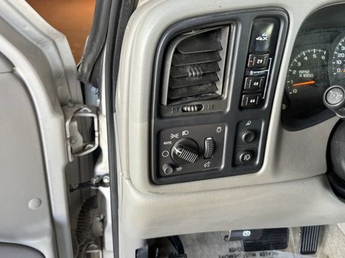 Used 2005 GMC Sierra 2500 SLE w/ Skid Plate Package AWD/4WD image 22