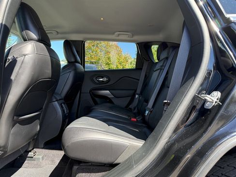 Used 2019 Jeep Cherokee Limited w/ Luxury Group AWD/4WD image 13