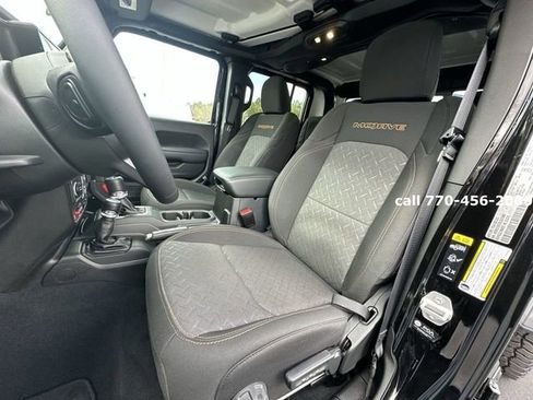 Used 2025 Jeep Gladiator Mojave w/ Convenience Group image 18