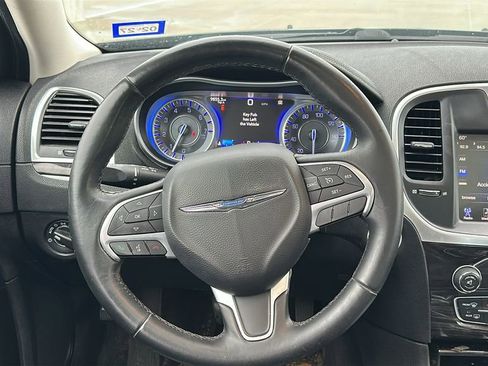 Used 2015 Chrysler 300 Limited RWD image 18