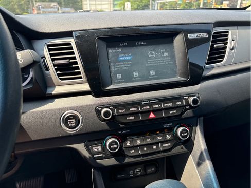 Used 2018 Kia Niro LX FWD image 10