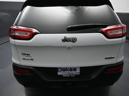Used 2018 Jeep Cherokee Latitude Plus w/ Cold Weather Group AWD/4WD image 31