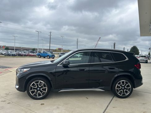 Certified 2025 BMW X1 xDrive28i AWD/4WD image 3