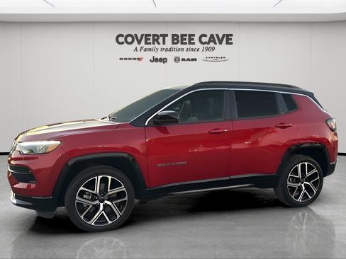 Used 2025 Jeep Compass Limited w/ Elite Group image 4