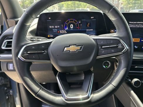 Used 2025 Chevrolet Traverse LT w/ Sun and Wheel Package FWD image 13