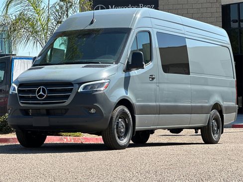 Used 2024 Mercedes-Benz Sprinter 2500 image 7