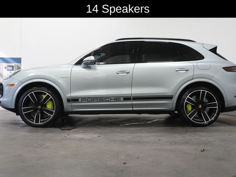 Used 2022 Porsche Cayenne Turbo S image 4