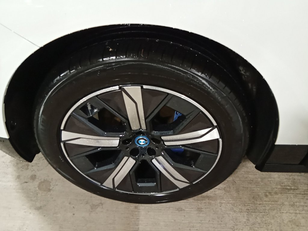 Used 2024 BMW iX xDrive50 w/ Sport Package AWD/4WD image 17
