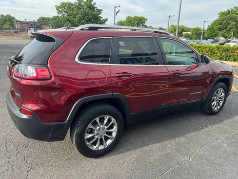 Used 2019 Jeep Cherokee Latitude Plus AWD/4WD image 13