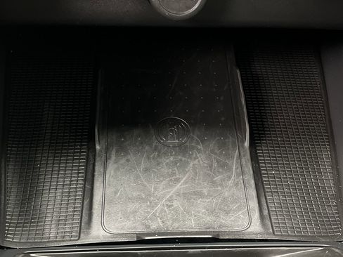 Used 2025 Volvo XC40 B5 Core image 25