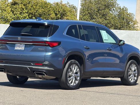 Used 2025 Buick Enclave Preferred AWD/4WD image 2