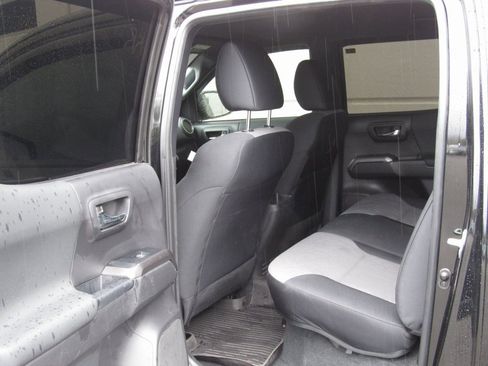 Certified 2023 Toyota Tacoma TRD Off-Road image 17