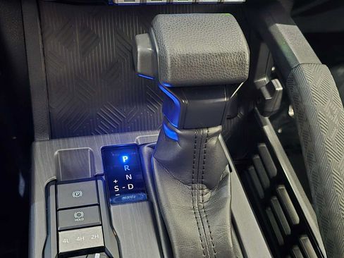 Certified 2025 Toyota Tacoma SR5 AWD/4WD image 17