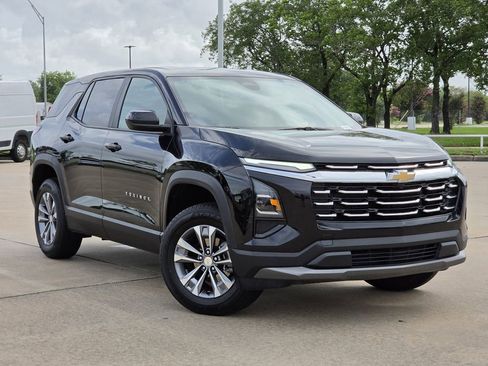 Used 2025 Chevrolet Equinox LT FWD image 2