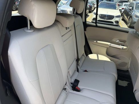Used 2025 Mercedes-Benz GLB 250 image 9