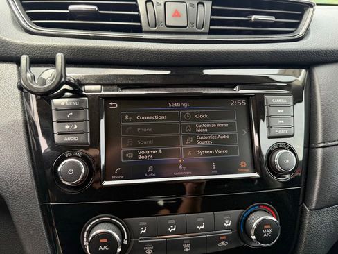 Used 2019 Nissan Rogue S w/ Special Edition Package AWD/4WD image 30