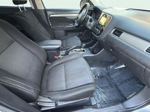 Used 2016 Mitsubishi Outlander SE FWD image 20
