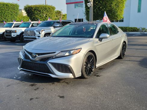 Used 2023 Toyota Camry XSE FWD image 5