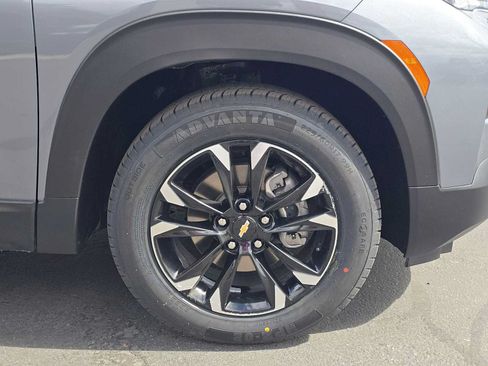 Used 2022 Chevrolet TrailBlazer LT w/ LPO, Blackout Package FWD image 9