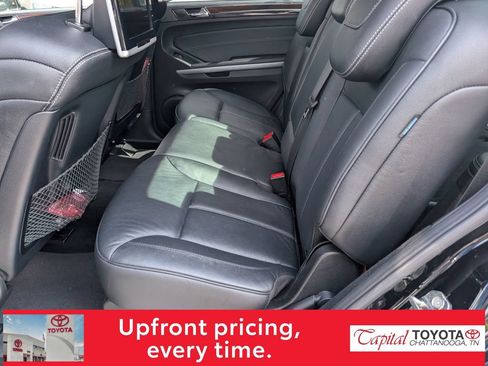 Used 2012 Mercedes-Benz GL 550 4MATIC image 12