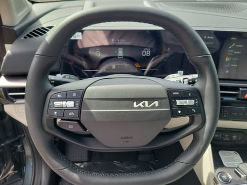 Used 2026 Kia Sportage EX FWD image 16