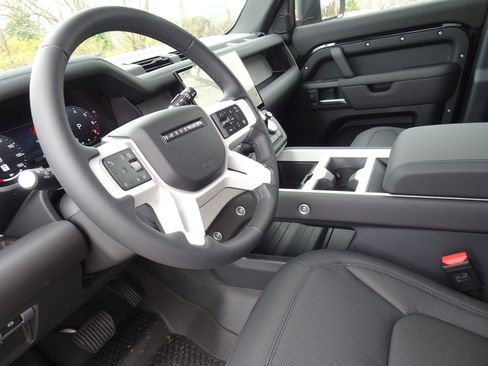 New 2026 Land Rover Defender 110 X-Dynamic SE AWD/4WD image 19