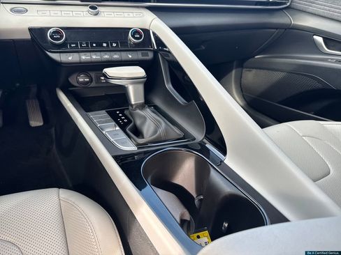 Certified 2024 Hyundai Elantra Limited FWD image 41