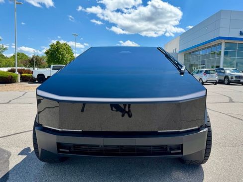 Used 2025 Tesla Cybertruck AWD Crew Cab image 2