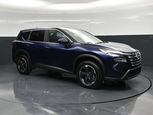 Used 2025 Nissan Rogue SV AWD/4WD image 3
