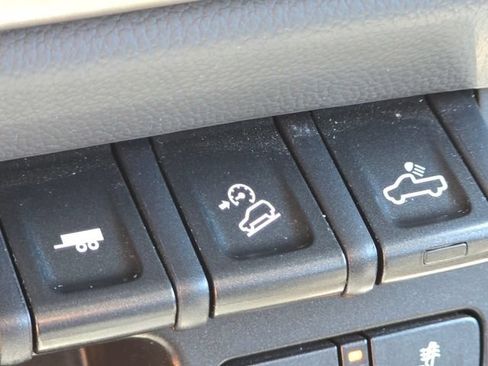 Used 2022 Chevrolet Colorado Z71 w/ Safety Package AWD/4WD image 17