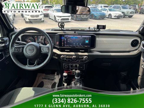 Used 2024 Jeep Gladiator Sport AWD/4WD image 14