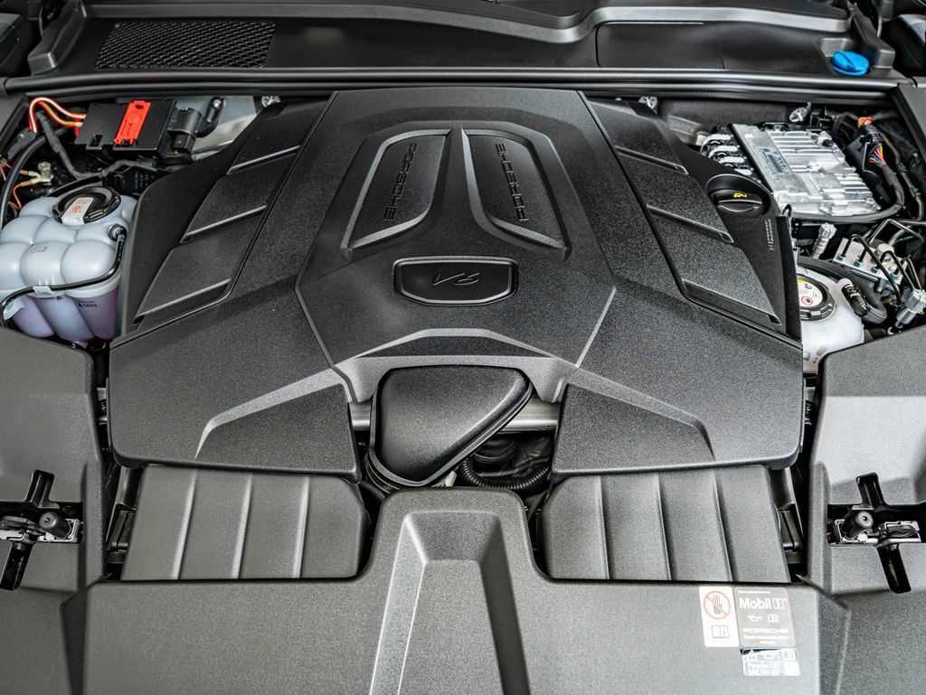 Certified 2025 Porsche Cayenne E-Hybrid Coupe AWD/4WD image 43
