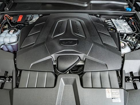 Certified 2025 Porsche Cayenne E-Hybrid Coupe AWD/4WD image 43