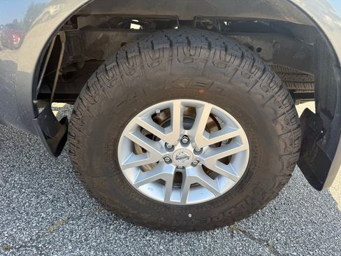 Used 2016 Nissan Frontier SV AWD/4WD image 15