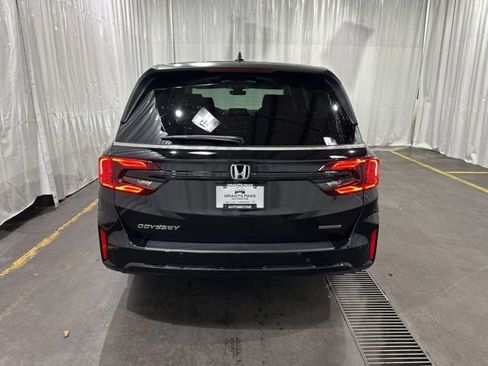 New 2026 Honda Odyssey Touring image 4