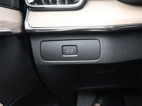 New 2026 Volvo XC90 B6 Plus w/ Protection Package Premier image 29