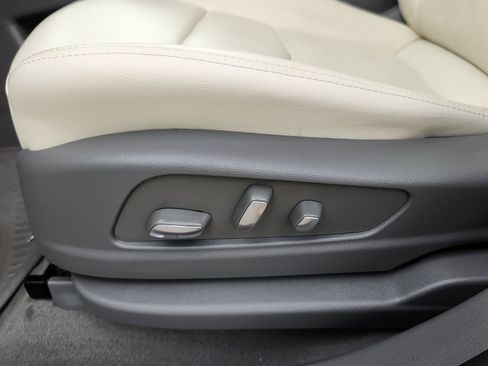 Certified 2021 Cadillac XT5 Premium Luxury image 18