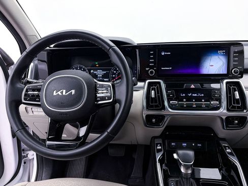 Used 2022 Kia Sorento SX image 4