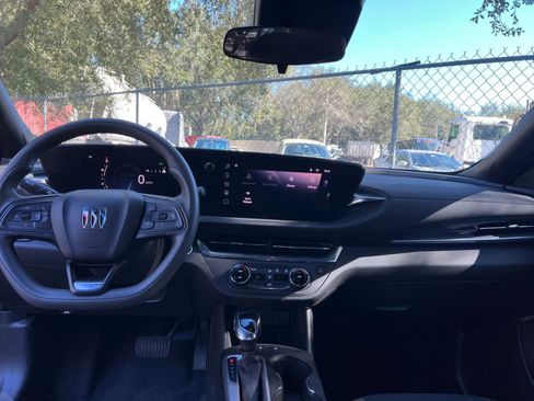 Used 2025 Buick Envista Preferred image 27