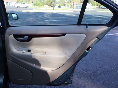 Used 2004 Volvo S60 2.5T image 25