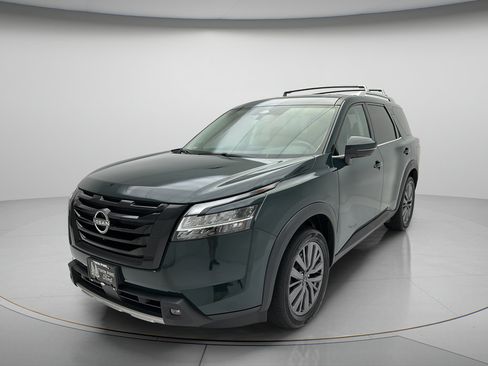 Used 2023 Nissan Pathfinder SL w/ SL Premium Package AWD/4WD image 3